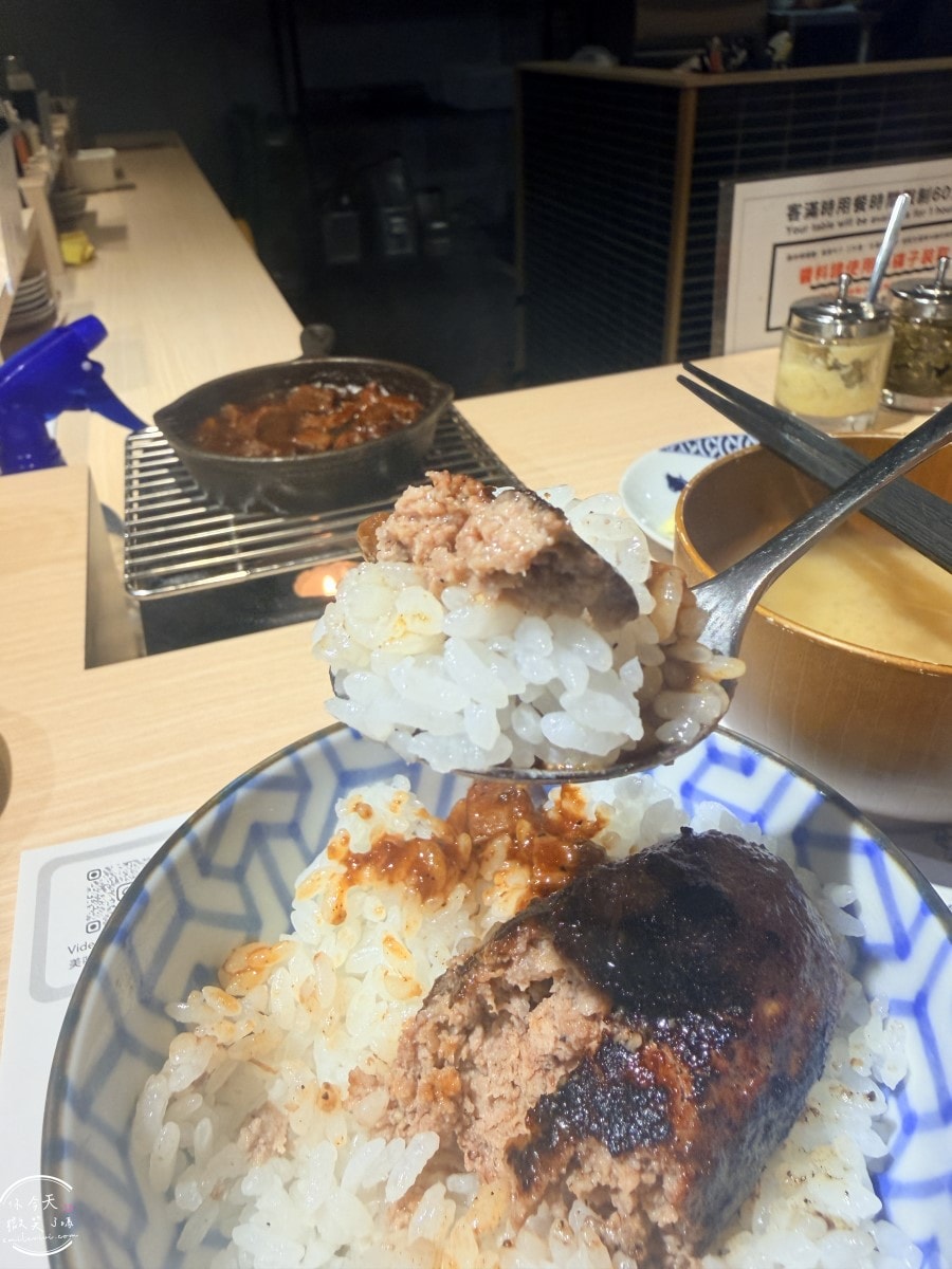 南港高鐵站美食推薦∥漢堡排 嘉 CITYLINK南港店，多汁肉排超滿足︱值得吃嗎？實際體驗，排隊人氣美食︱漢堡排嘉菜單，牛舌漢堡排定食、炭火牛橫膈膜排定食