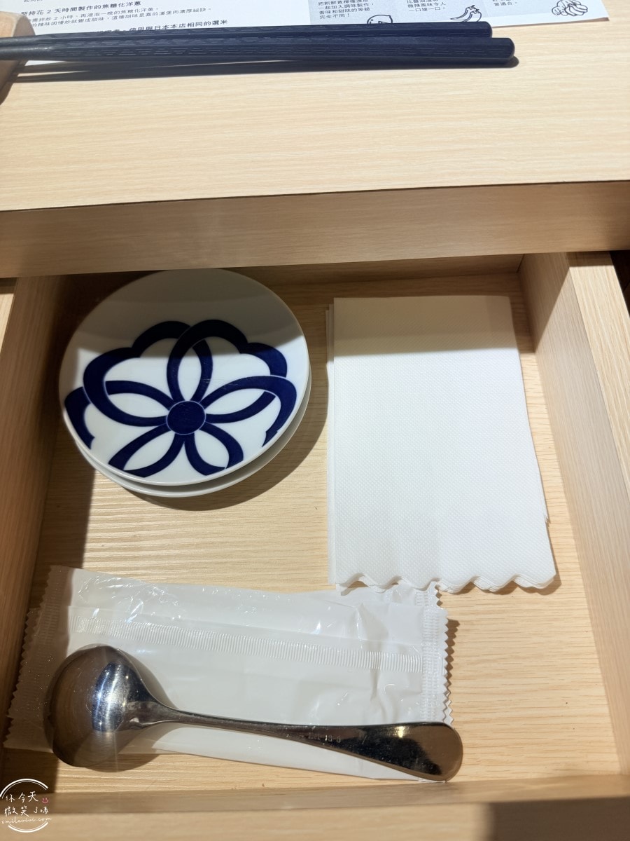 南港高鐵站美食推薦∥漢堡排 嘉 CITYLINK南港店，多汁肉排超滿足︱值得吃嗎？實際體驗，排隊人氣美食︱漢堡排嘉菜單，牛舌漢堡排定食、炭火牛橫膈膜排定食