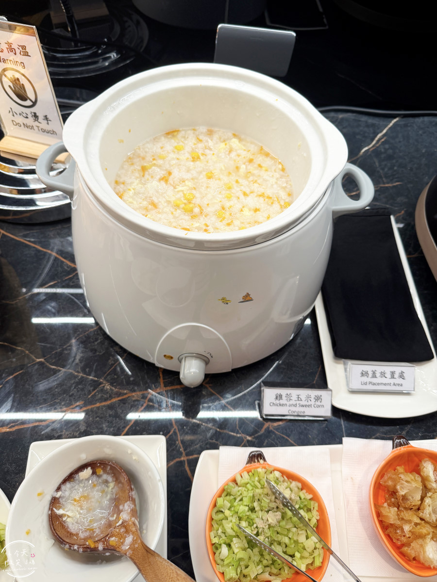 高雄機場貴賓室推薦∥南苑國際商務中心實際使用心得與餐點開箱︱環境與休息體驗分享︱龍騰卡U.First 貴賓室服務使用、高雄南苑貴賓室