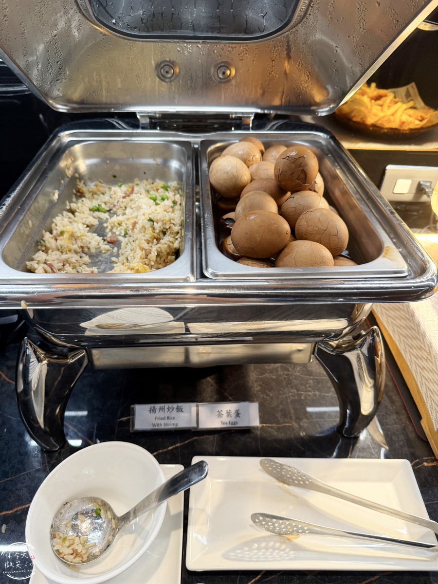 高雄機場貴賓室推薦∥南苑國際商務中心實際使用心得與餐點開箱︱環境與休息體驗分享︱龍騰卡U.First 貴賓室服務使用、高雄南苑貴賓室