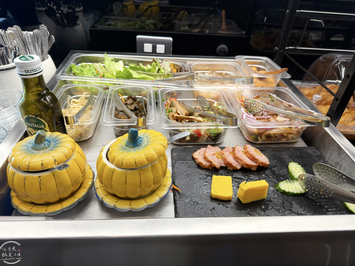 高雄機場貴賓室推薦∥南苑國際商務中心實際使用心得與餐點開箱︱環境與休息體驗分享︱龍騰卡U.First 貴賓室服務使用、高雄南苑貴賓室