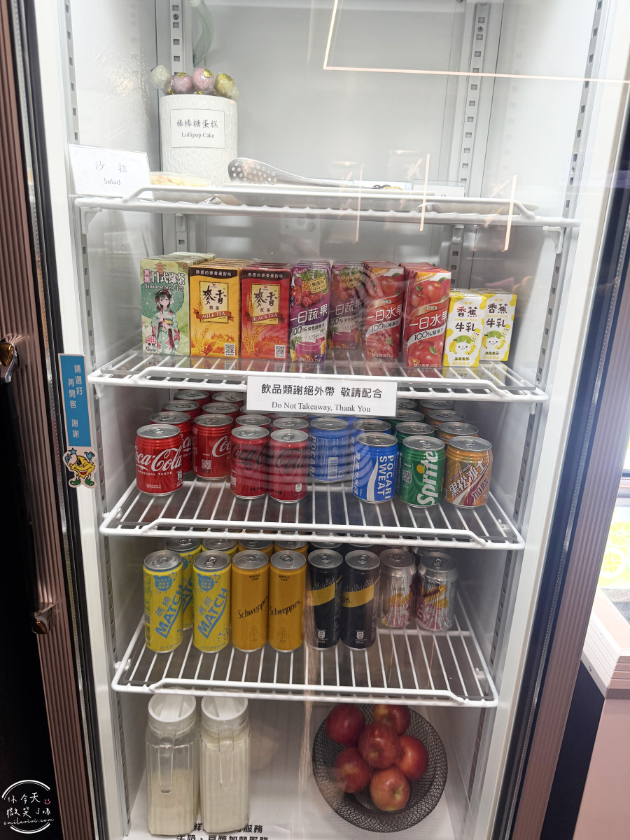 高雄機場貴賓室推薦∥南苑國際商務中心實際使用心得與餐點開箱︱環境與休息體驗分享︱龍騰卡U.First 貴賓室服務使用、高雄南苑貴賓室