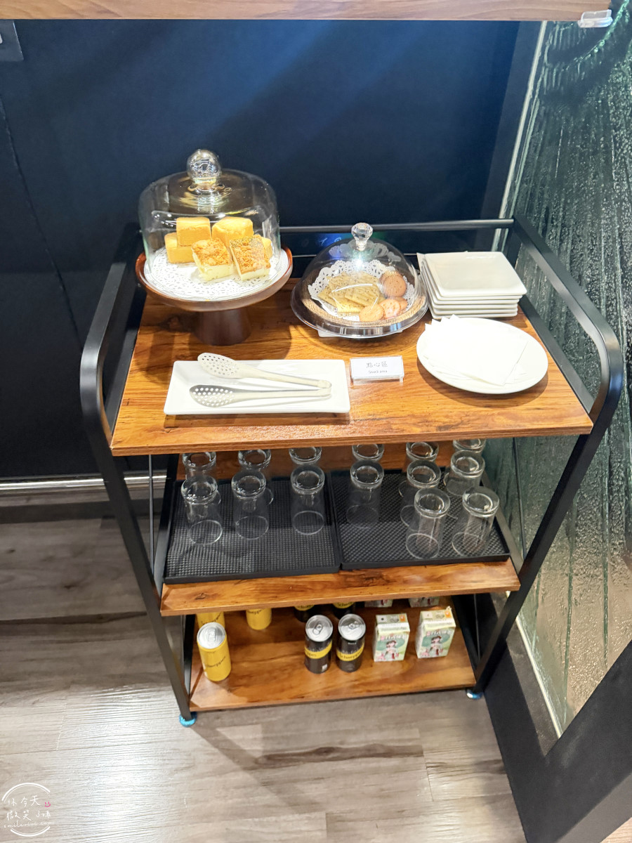 高雄機場貴賓室推薦∥南苑國際商務中心實際使用心得與餐點開箱︱環境與休息體驗分享︱龍騰卡U.First 貴賓室服務使用、高雄南苑貴賓室