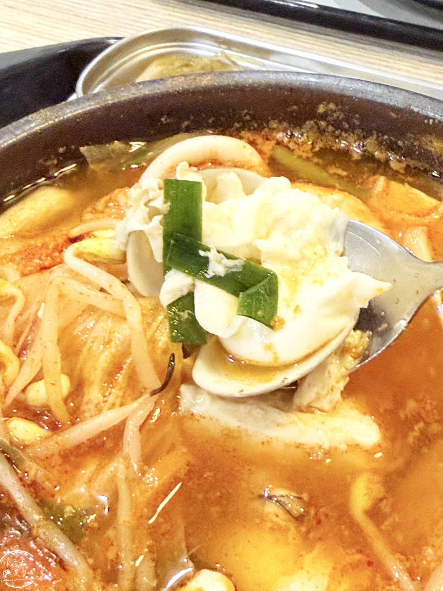 高雄韓式料理∥韓石食堂陽明店,豆腐鍋、柚香醬味炸雞平價又美味︱不收服務費的平價韓式料理︱高雄韓式料理分享 - 第11張圖 高雄韓式料理∥韓石食堂陽明店,豆腐鍋、柚香醬味炸雞平價又美味︱不收服務費的平價韓式料理︱高雄韓式料理分享