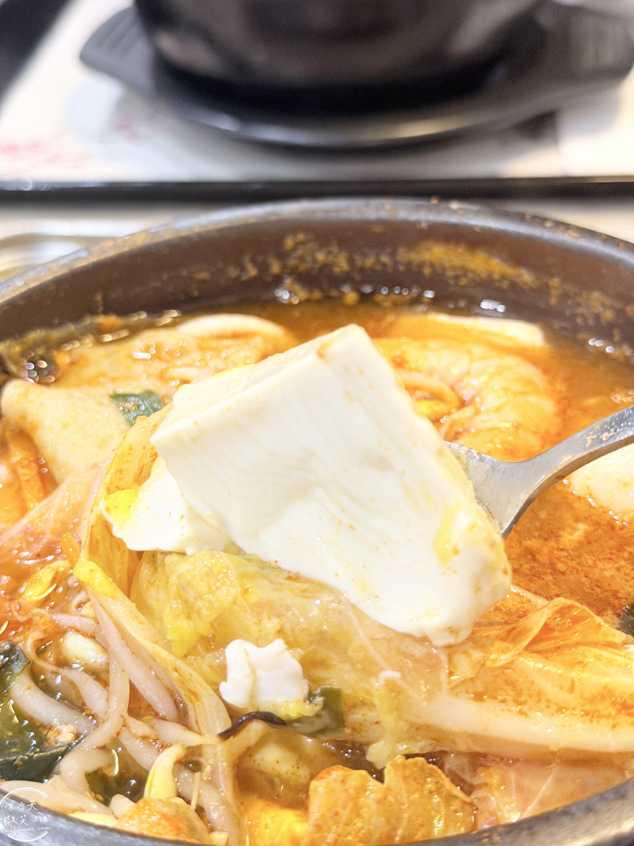 高雄韓式料理∥韓石食堂陽明店,豆腐鍋、柚香醬味炸雞平價又美味︱不收服務費的平價韓式料理︱高雄韓式料理分享 - 第12張圖 高雄韓式料理∥韓石食堂陽明店,豆腐鍋、柚香醬味炸雞平價又美味︱不收服務費的平價韓式料理︱高雄韓式料理分享