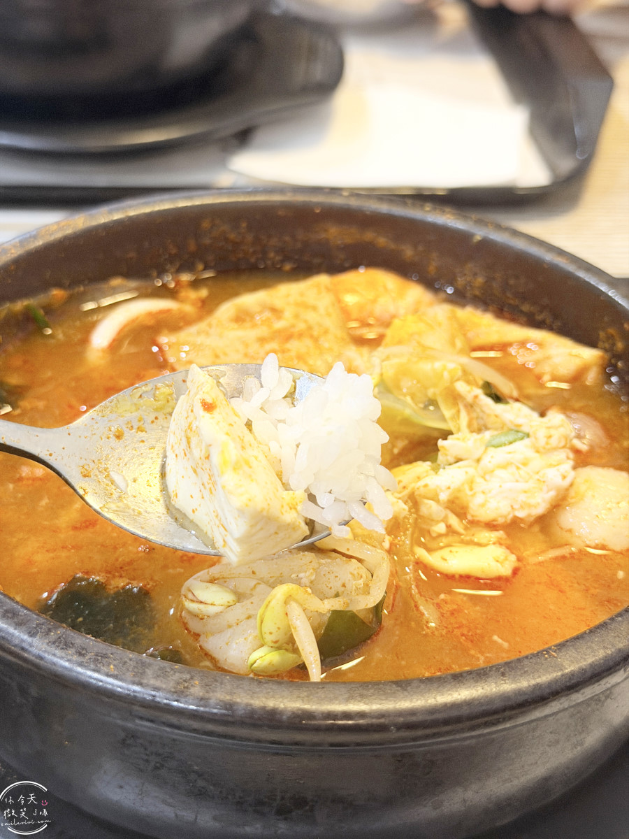 高雄韓式料理∥韓石食堂陽明店,豆腐鍋、柚香醬味炸雞平價又美味︱不收服務費的平價韓式料理︱高雄韓式料理分享 - 第13張圖 高雄韓式料理∥韓石食堂陽明店,豆腐鍋、柚香醬味炸雞平價又美味︱不收服務費的平價韓式料理︱高雄韓式料理分享